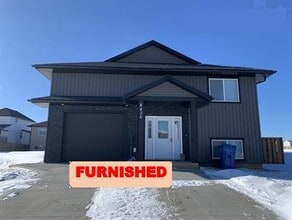 Building Photo - 8420-B-8481 81 St