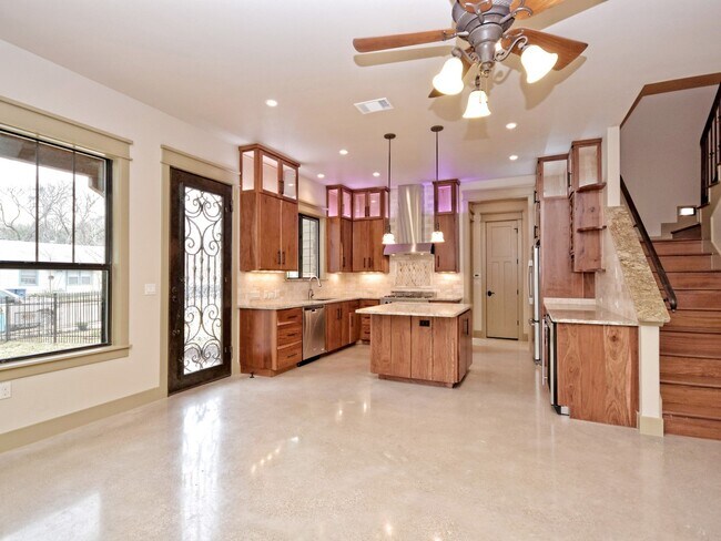 Foto del edificio - 716 Harris Avenue