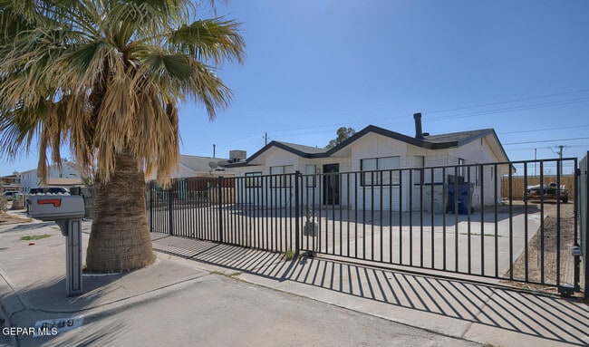 Building Photo - 9709 Vallarta Dr
