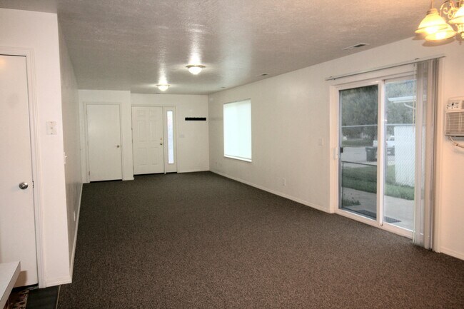 Foto del edificio - 14360 N Cassia St