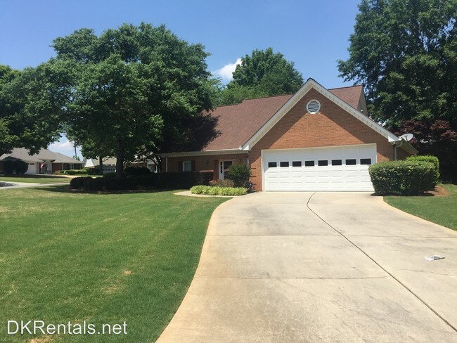 Building Photo - 3 br, 2.5 bath House - 190 North Farm Dr