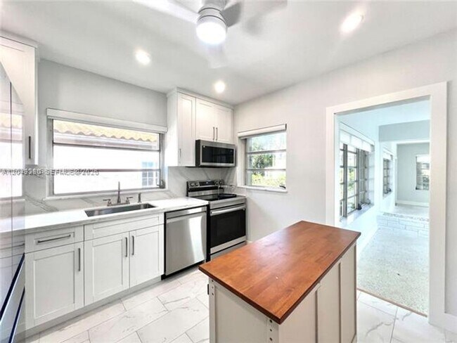 Foto del edificio - 2245 SW 25th Ter