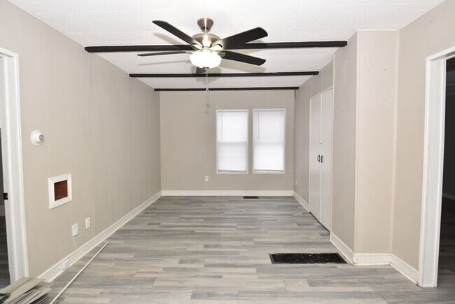 Foto del edificio - Mishawaka Near Parks and the Riverwalk 2 bedroom