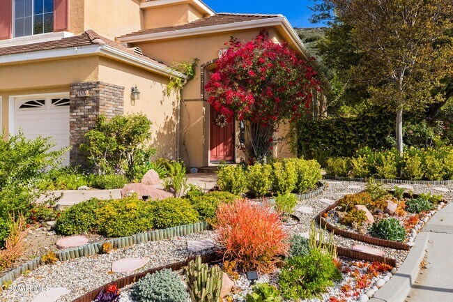 Foto del edificio - 6285 Deerhill Rd