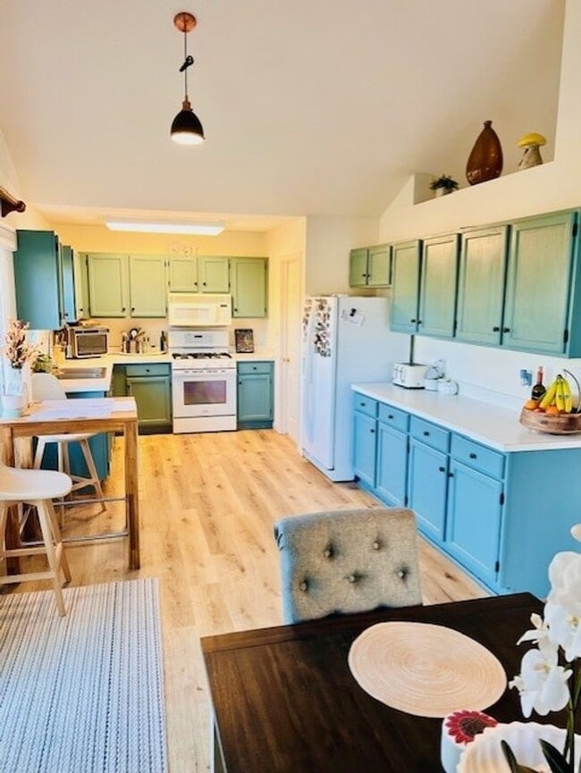 Building Photo - 1919 Cloverdale Way