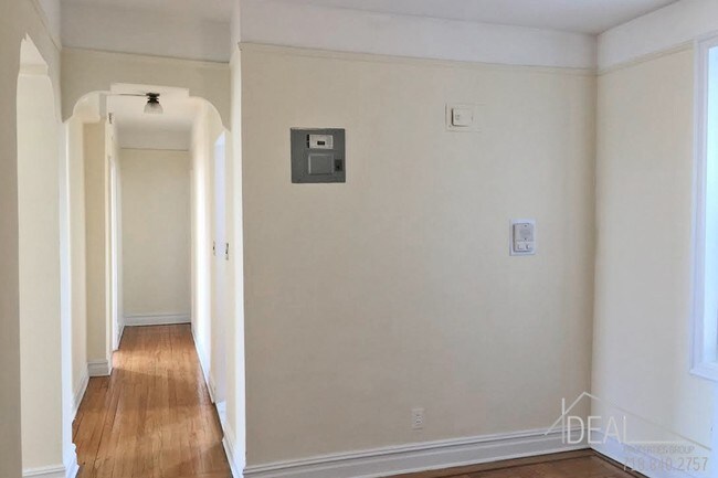 Foto del edificio - Large One Bedroom with Verrazano Views !!!