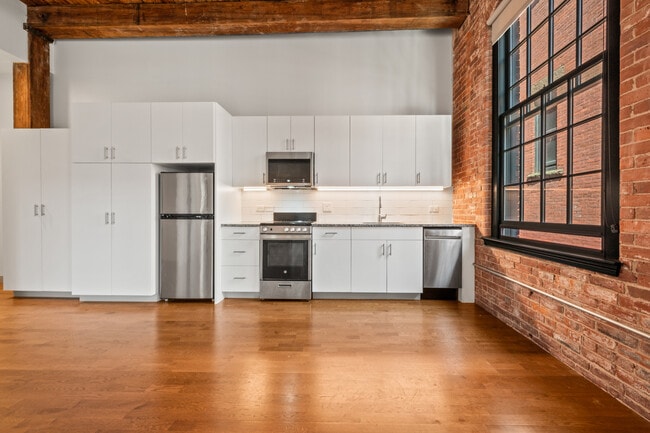 Building Photo - The Hartford Carriage House