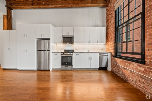 Building Photo - The Hartford Carriage House