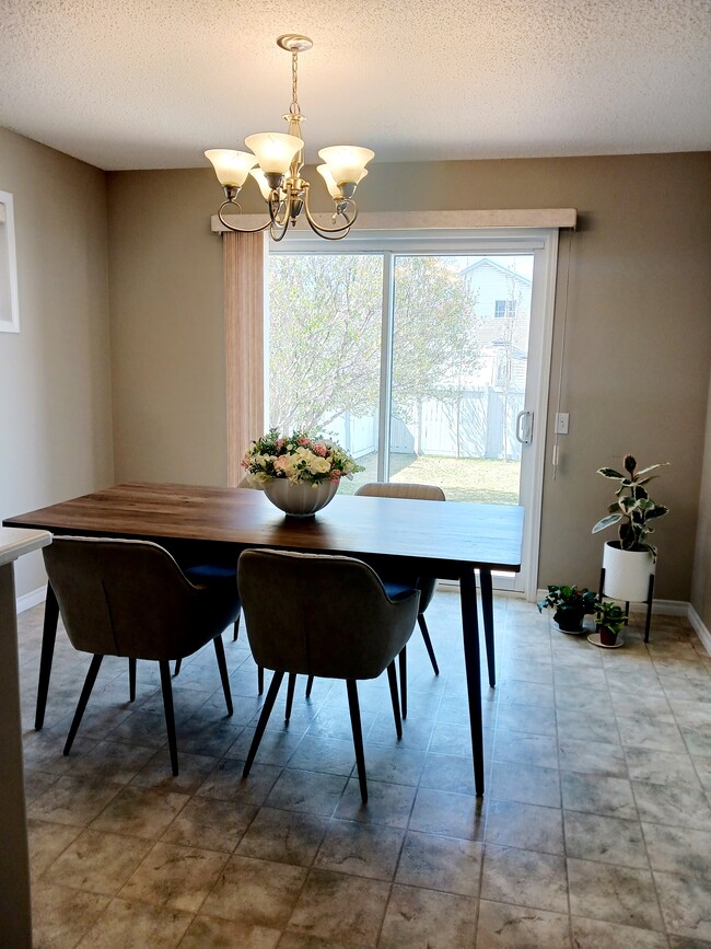 Building Photo - 308 Gibb Close NW