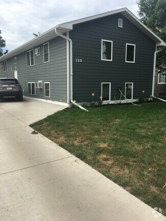 Newer 2BR w/wood flooring, W/D on site - 110 9th Ave SE