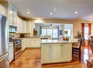 Building Photo - Beautiful 4 bedroom 3.5  bath home in Ashland