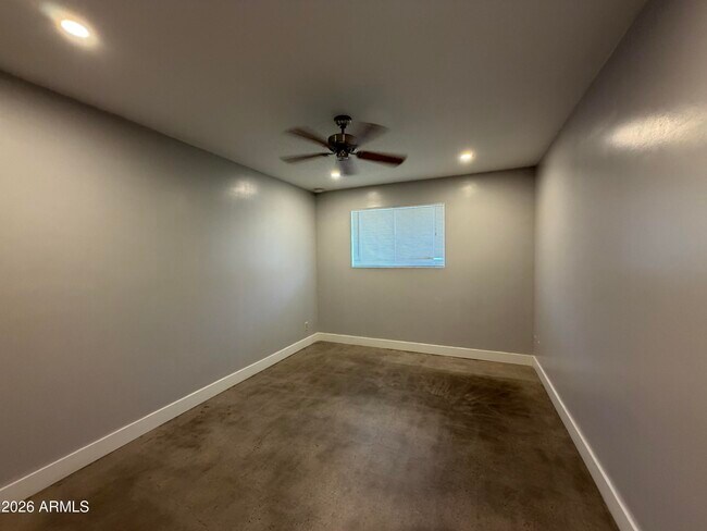 Foto del edificio - 1833 E Harvard St