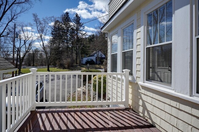 Foto del edificio - 319 Forge Village Rd