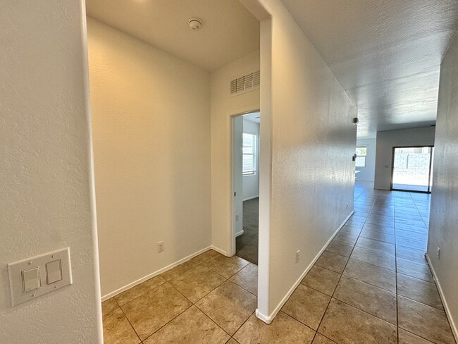 Building Photo - 17875 N Pietra Rd