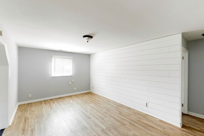 Building Photo - Charming West Ashley Ranch