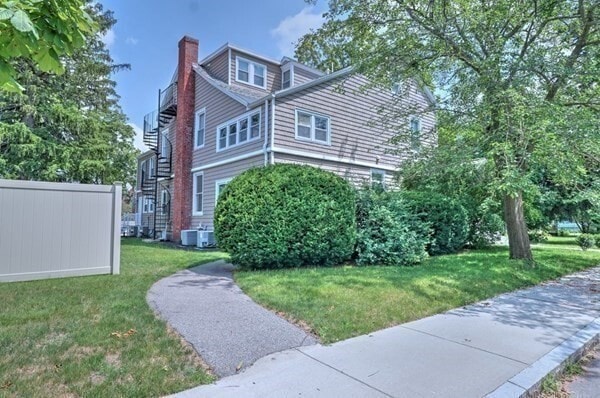 Building Photo - 37 Walnut Pl