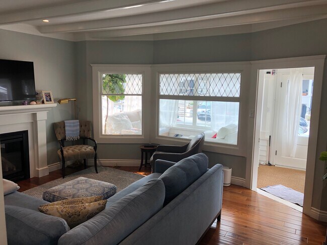 Main sala de estar - 154 Fraser Ave