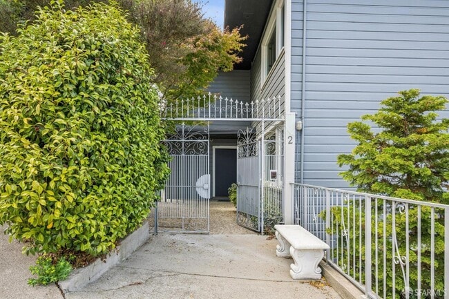 Building Photo - 2 Glenbrook Ave