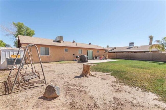 Building Photo - Sierra Sunset 3 Bedroom Home