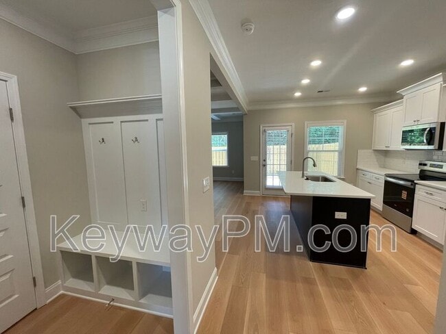 Building Photo - 3035 Venetian Dr