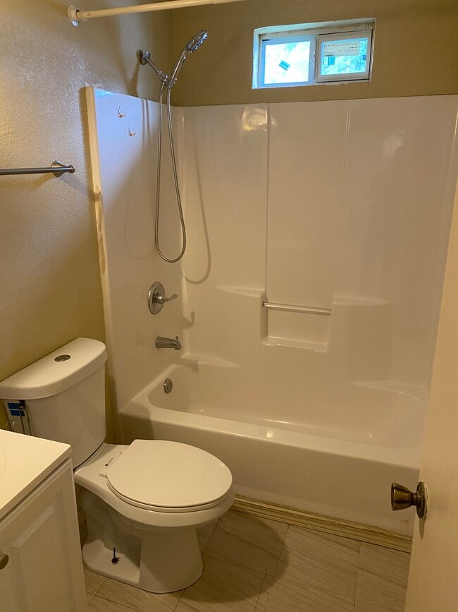 Foto del edificio - 83 Old Military Hwy