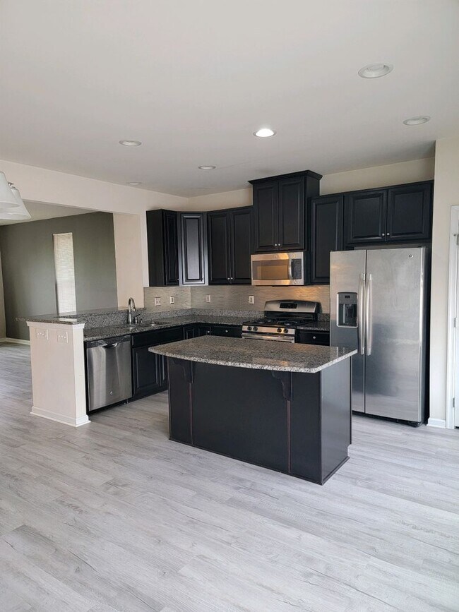 Foto del edificio - 3 bedroom/ 3 bathroom -Villages at Candle Station