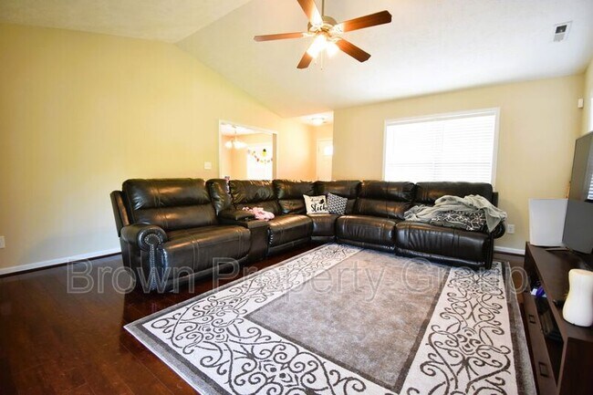 Foto del edificio - 214 Cross Creek Dr