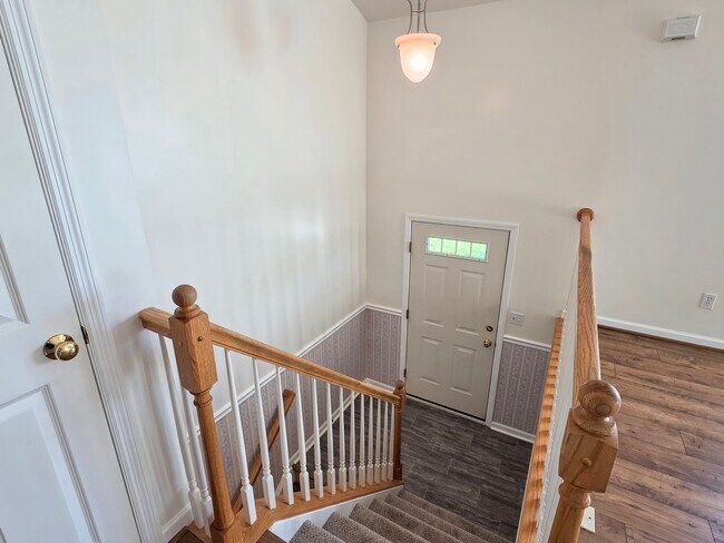 Foto del edificio - 521 Fox Ridge Ln