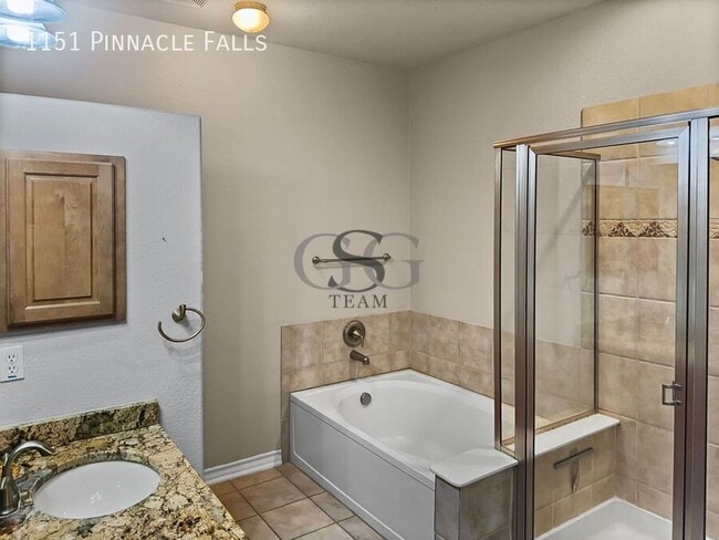 Building Photo - 1151 Pinnacle Falls