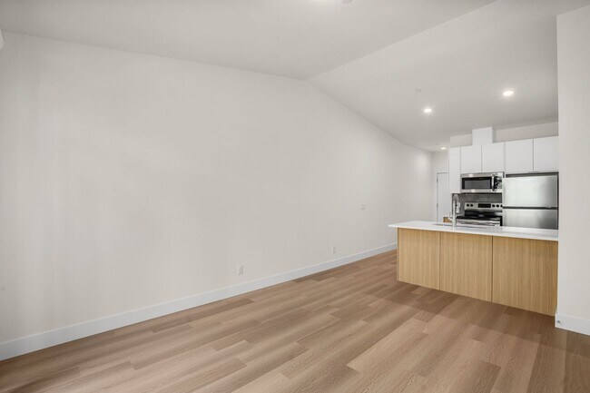 Building Photo - 8417 SW 24th Ave