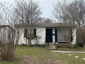 Building Photo - 409 Wildwood Dr