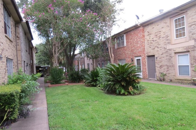 Building Photo - 1403 Blalock Rd