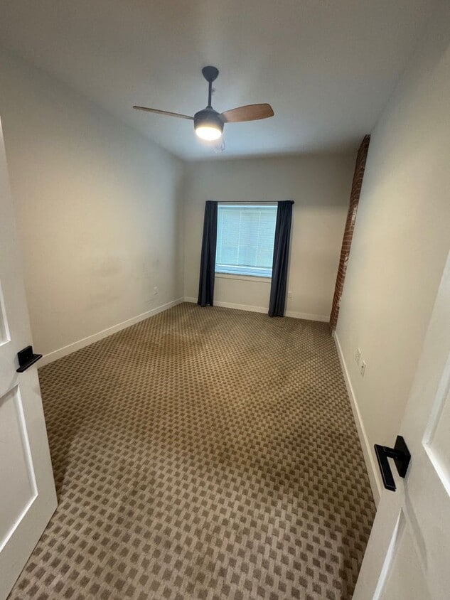 Building Photo - Studio Apartment (1 Bed/ 1 Bath)