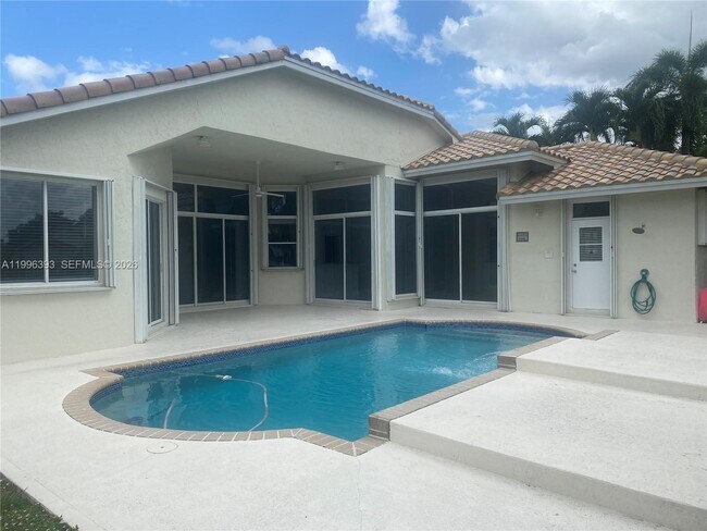 Foto del edificio - 3066 Lakewood Cir