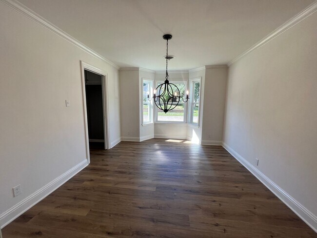 Foto del edificio - STUNNING REMODEL IN SPRING LAKE ESTATES