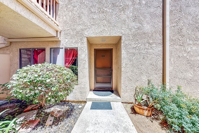 Building Photo - Rare Shorecliff Villas for rent.  2 bd / 2...