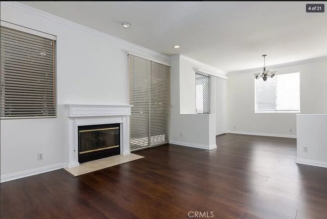 Foto del edificio - 4236 Longridge Ave