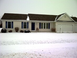 Building Photo - 220 Tanglewood Dr