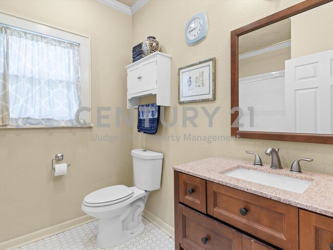 Foto del edificio - Well Maintained 3/1/1 in Arlington Heights...