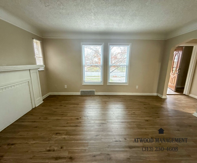 Building Photo - This beautifully updated 3-bedroom, 1.5-bath single-family home is ready for move-in!