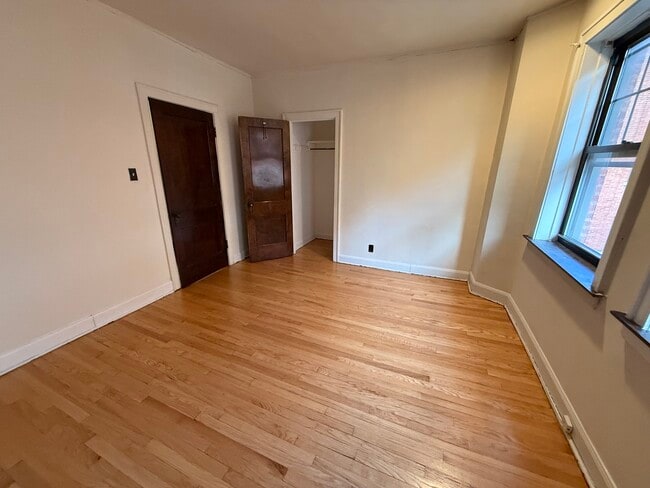 Foto del edificio - 3258 Maple Ave