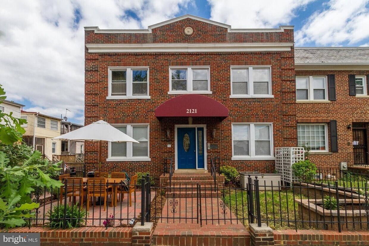 Primary Photo - Cozy Condo in Shaw w/ Parking!