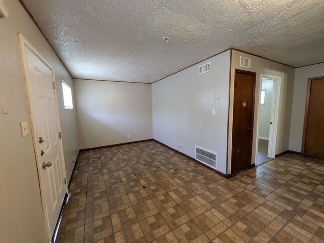 Building Photo - 4619 Hartel St