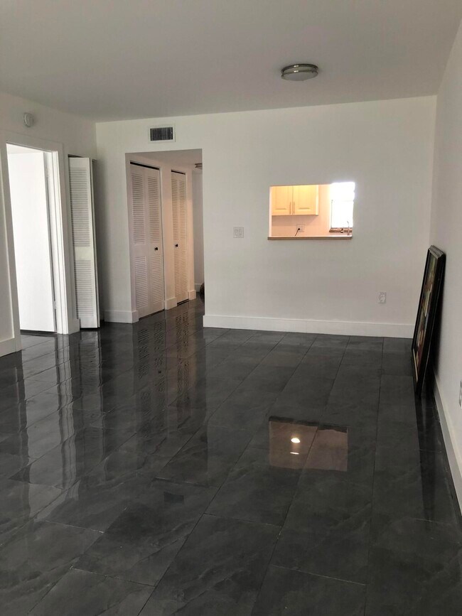 Foto del edificio - 6850 Royal Palm Blvd