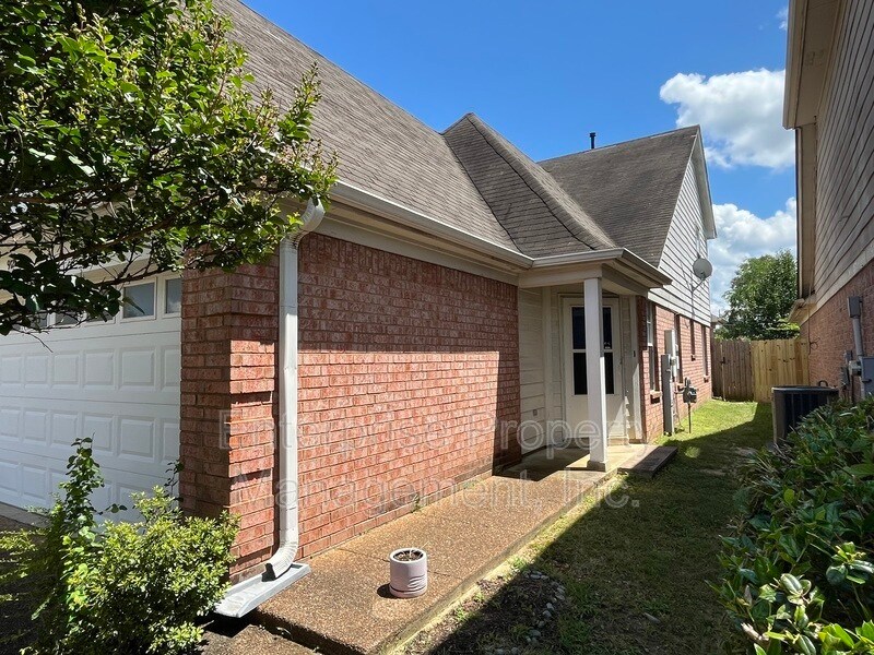 Foto principal - 9125 Cinderhill Cove E