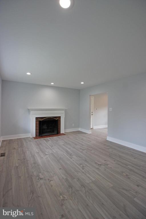 Building Photo - 6811 Glenmont St