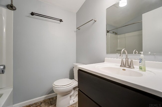 Building Photo - 3311 Argyle Dr