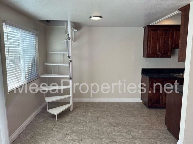 Foto del edificio - 1439 W 7th St