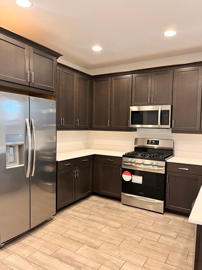 STAINLESS STEEL FRIDGE & APPLIANCES - 23083 E Pegasus Pky