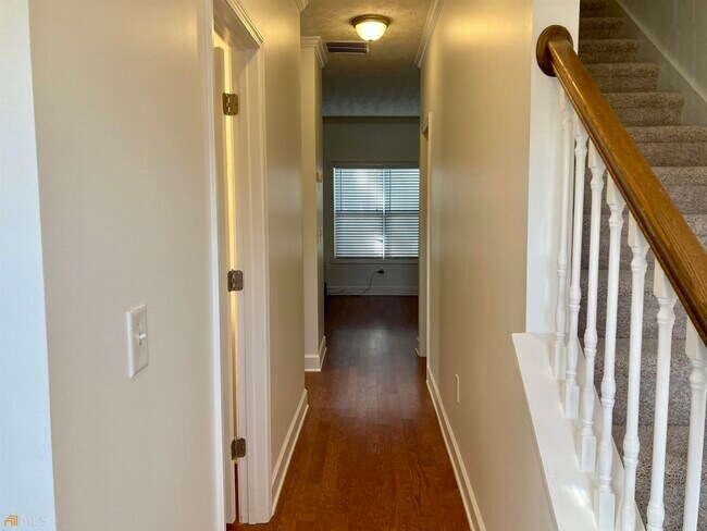 Building Photo - 1140 Azalea St